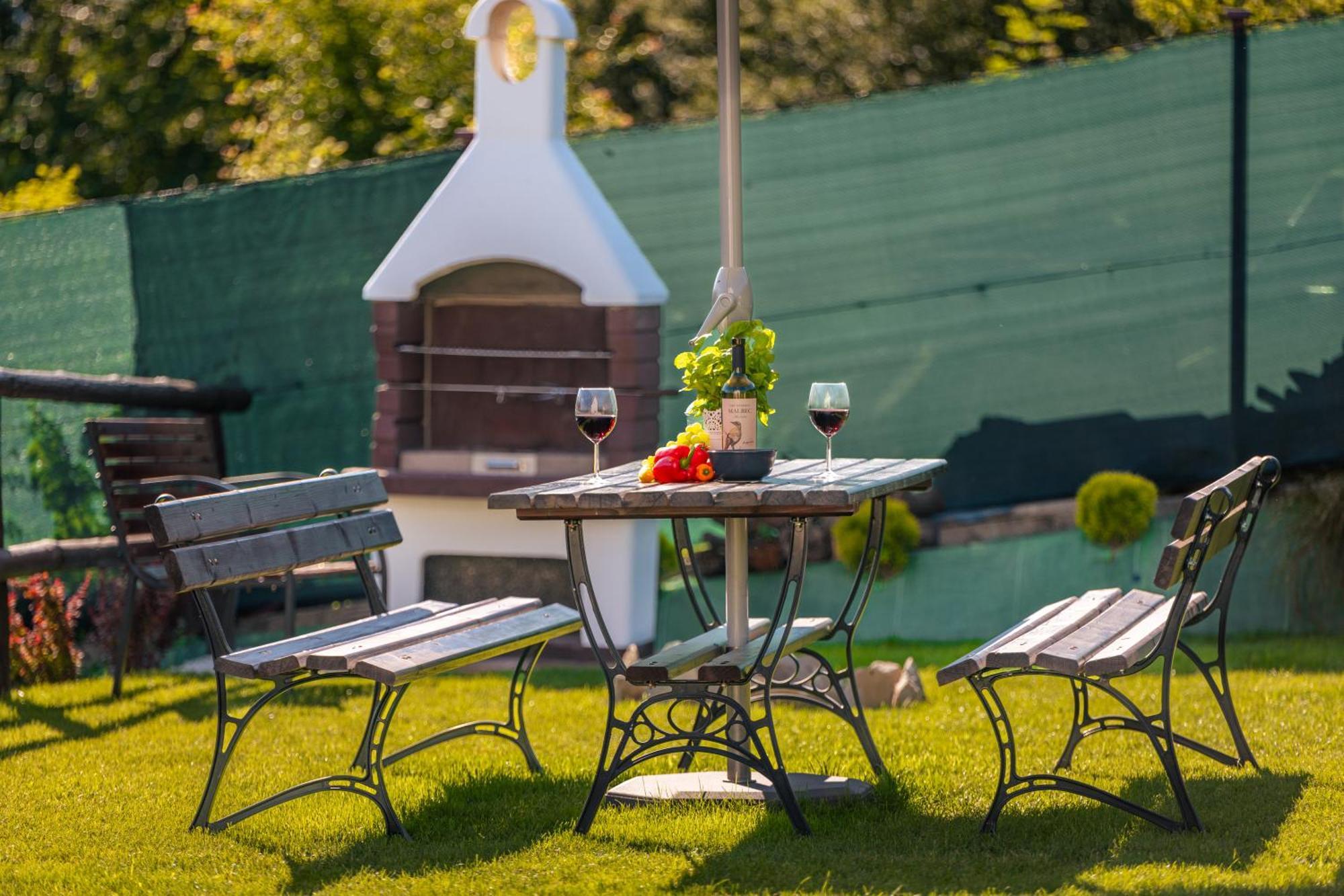 Villa Kasztelan Apartamenty Ustrzyki Dolne Esterno foto